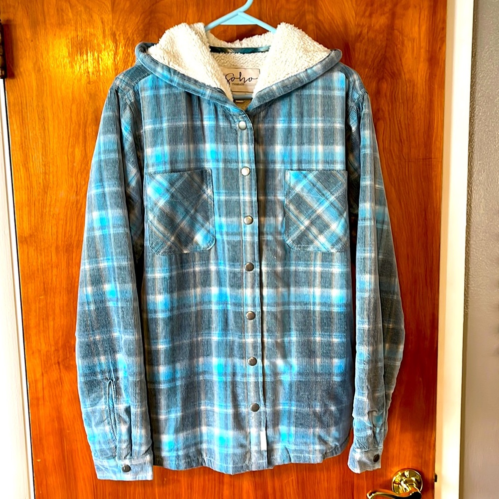 Cute warm women’s corduroy jacket. Sherpa lined. SoHo Threads brand size XXL.